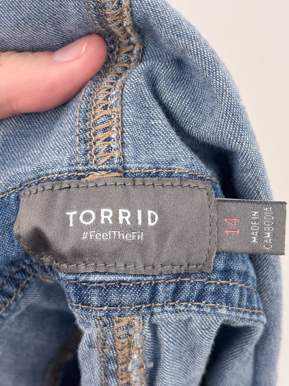 Torrid 100% Cotton Medium Wash Denim Overall Shorts with tie straps Size 14 - Picture 5 of 5